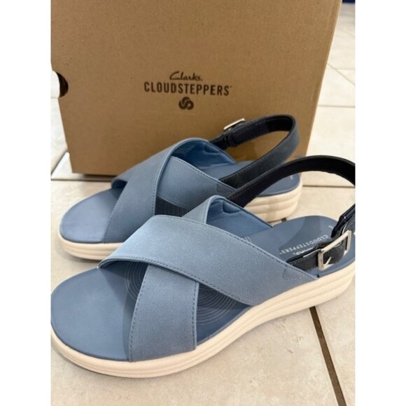 Clarks Cloud Steppers Drift Sun Sandals Womens Blue Denim Slingback Sz 9.5 M NIB - Picture 1 of 11